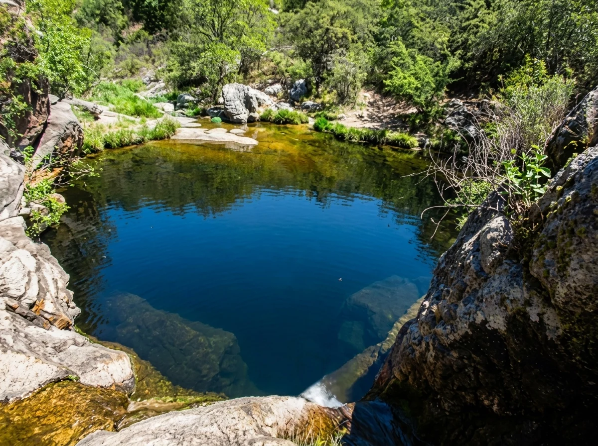 La olla natural de aguas profundas excavada en el granito, Tanti