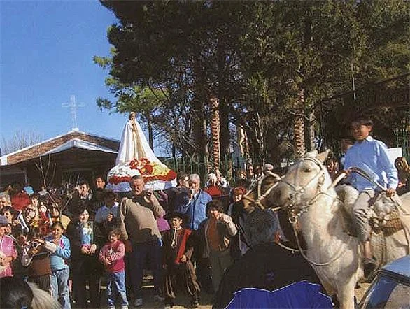 Gruta de la virgen María Rosa Mística
