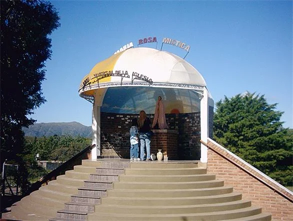 Gruta de la virgen María Rosa Mística