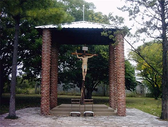Gruta de la virgen María Rosa Mística